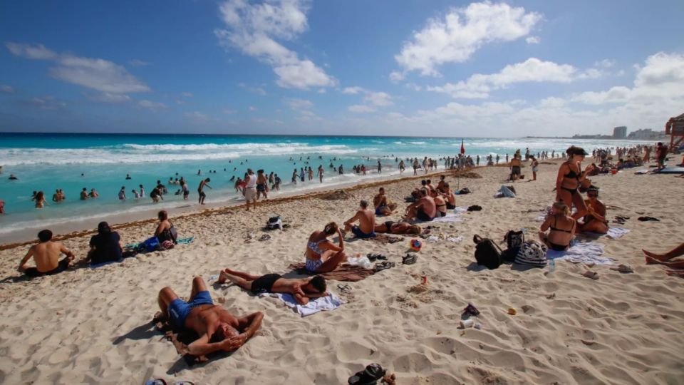 Bañistas en playas mexicanas. Foto: Cuartoscuro