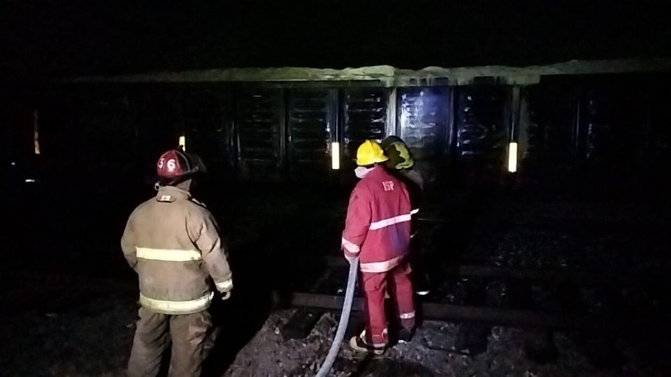 El titular de protección civil informó que el vagón se habría incendiado a la altura del barquito. Foto: Especial