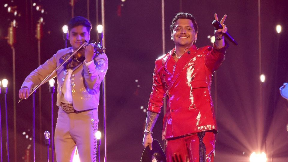 Christian Nodal se coronó como el mejor artista de regional mexicano en los Premios Lo Nuestro 2022