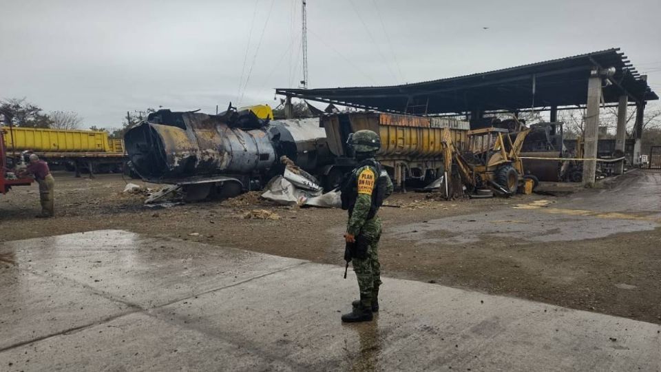 Tres trabajadores murieron de manera instantánea cuando explotó la pipa que estaban soldando en un taller