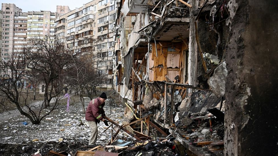 Mandatario propone a poder militar ucraniano negociar con ellos. Zelenski advierte ofensiva directa en Kiev (Foto: Agencias)
