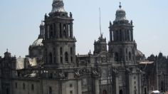 Hilario Aguirre hace el último cambio de hora al reloj de Catedral