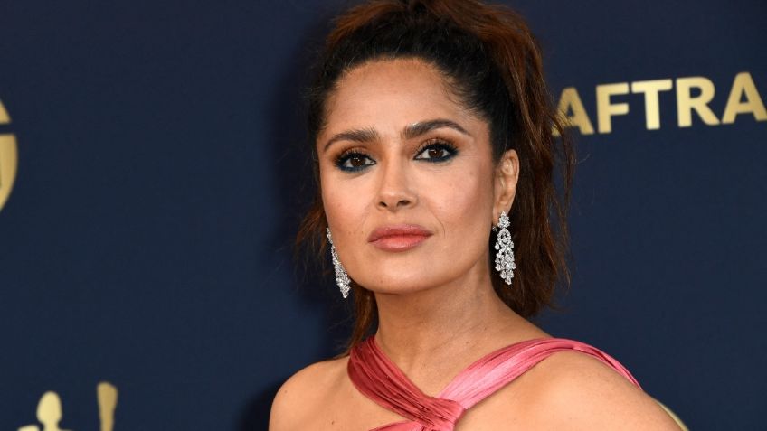 Salma Hayek deslumbra con vestido rosa Barbie que le quitó años de encima