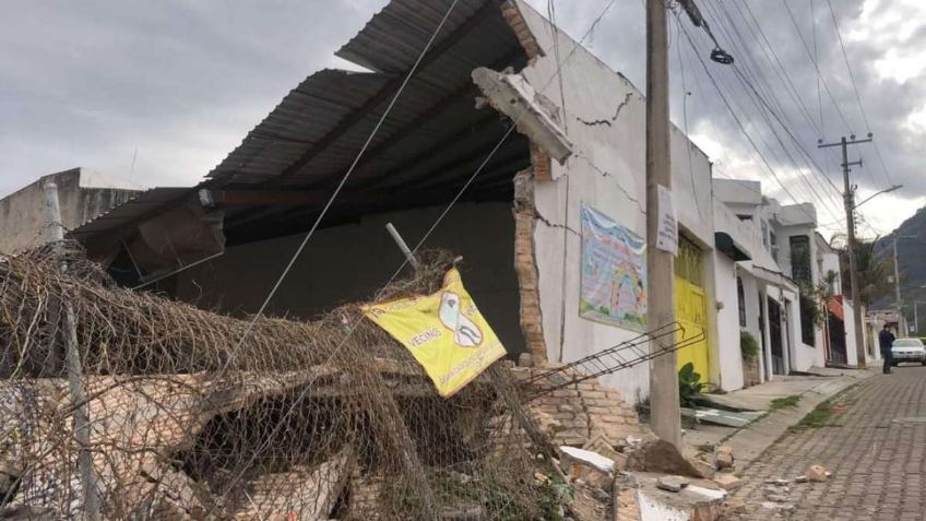 5 niños y 2 maestras resultaron lesionados por la caída de una barda en una guardería