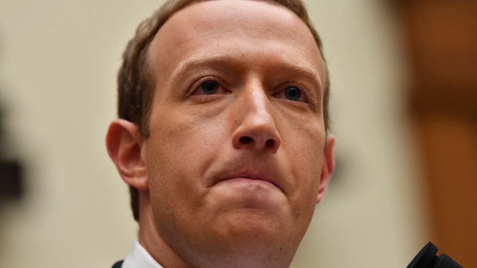 Mark Zuckerberg perdió la mayor fortuna en la historia en 24 horas. (Foto: AFP)