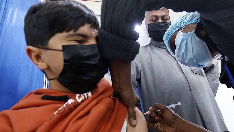 Kuwait ya vacuna a sus niños (FOTO: AFP)
