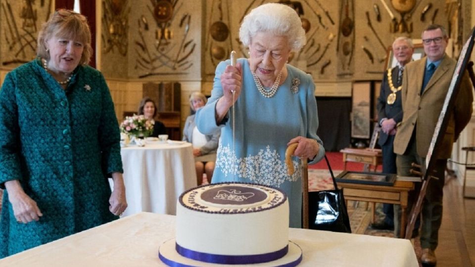 La monarca británica expresó ayer su deseo de que Camila se convierta en reina consorte (Foto: Agencias)
