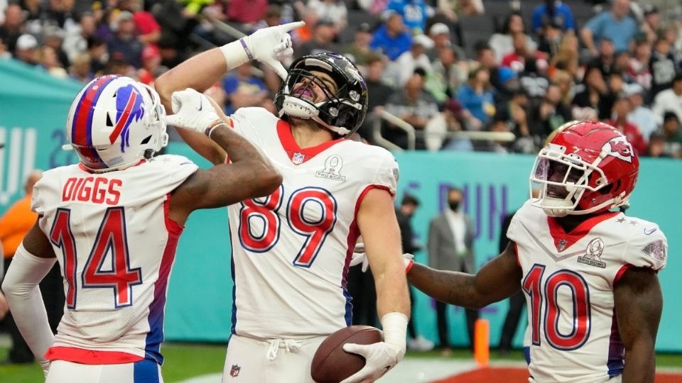 FESTEJO. Se beben el triunfo, S. Diggs y M. Andrews (Foto: AP)