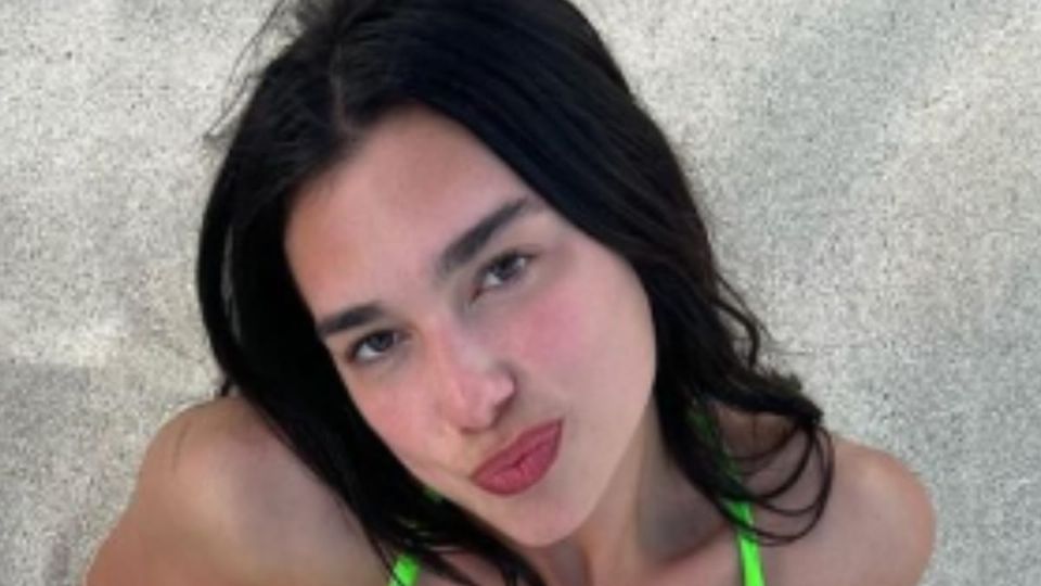 Dua Lipa posando. Fuente: Instagram Dua Lipa