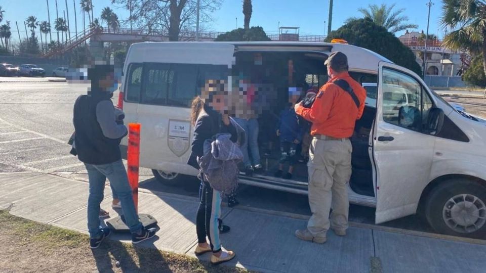 Menores migrantes intentan cruzar el Río Bravo y sufren hipotermia; INM los rescata (Foto: Especial)