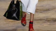 Sandalias con botas: La tendencia más polémica de zapatos de 2022