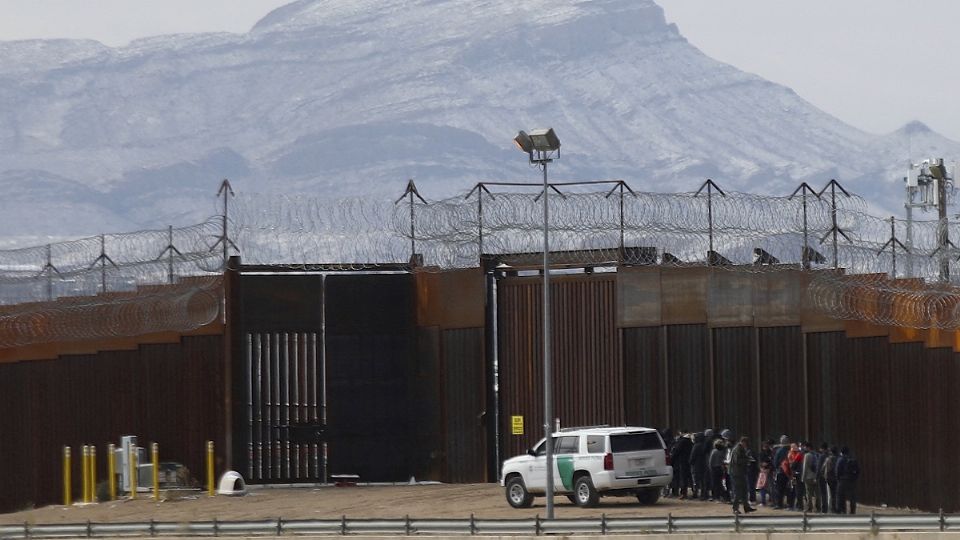 Padecen alta carga de trabajo, mala vivienda y capacitación. En Texas se registran 4 suicidios (Foto: AP)
