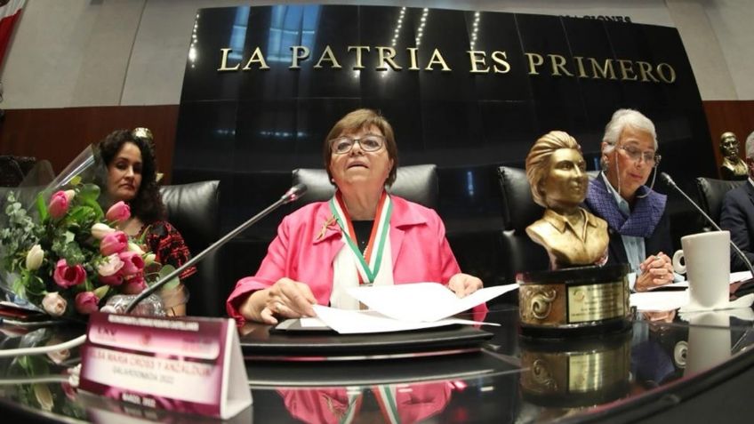 Elsa Cross lamenta recortes presupuestales a las artes y cultura, tras recibir premio en el Senado