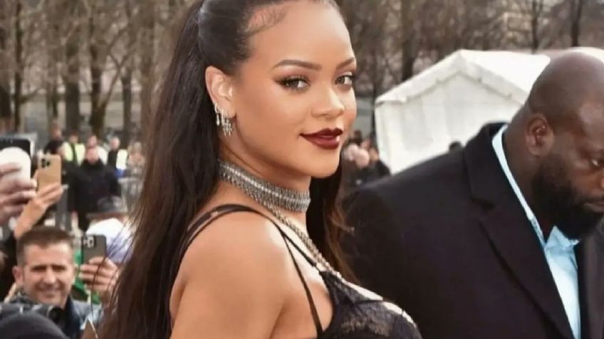 Rihanna rompe las reglas para embarazadas al usar lencería en la Fashion Week de París | FOTO