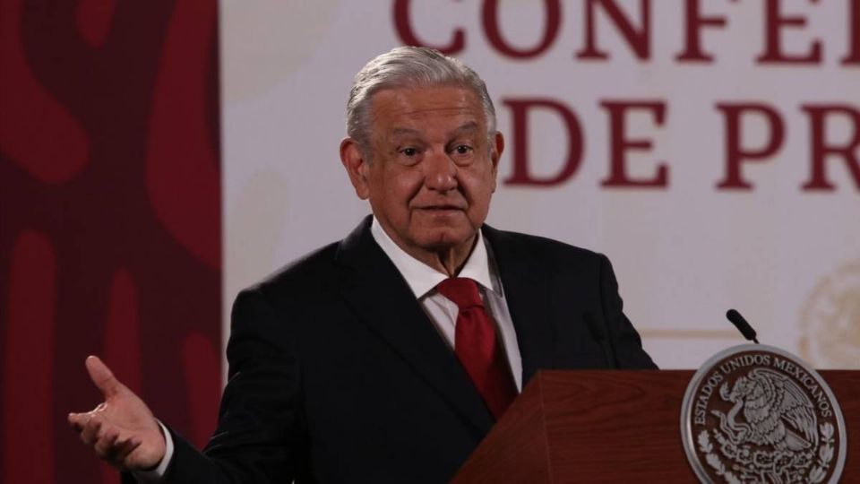 AMLO arremetió contra Calderón por la masacre en Michoacán.