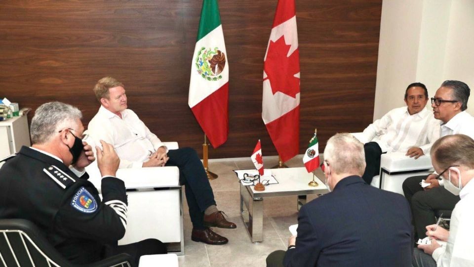 Carlos Joaquín sostuvo un encuentro bilateral con el Embajador de Canadá.