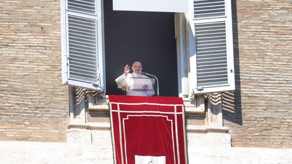 Francisco pidió a todas  las comunidades diocesanas y religiosas que “aumenten los momentos de oración por la paz”.