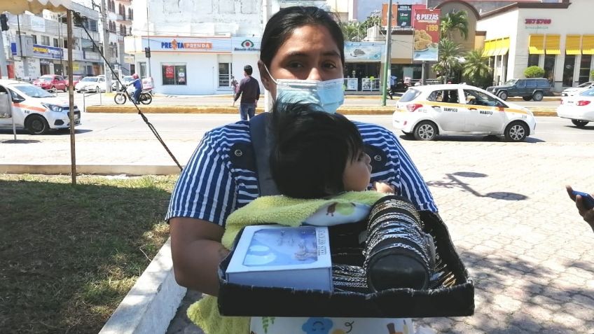 ¡Desgarrador! Madre soltera vende bisuteria en calles de Tamaulipas para comprar medicamento a su bebé