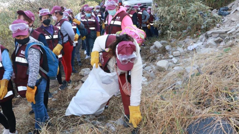 Los ciudadanos se encargan de la limpieza de diversos puntos en la capital