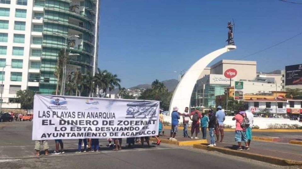 Manifestantes bloquean playas de Acapulco; acusan desvío de recursos de gobiernos pasados