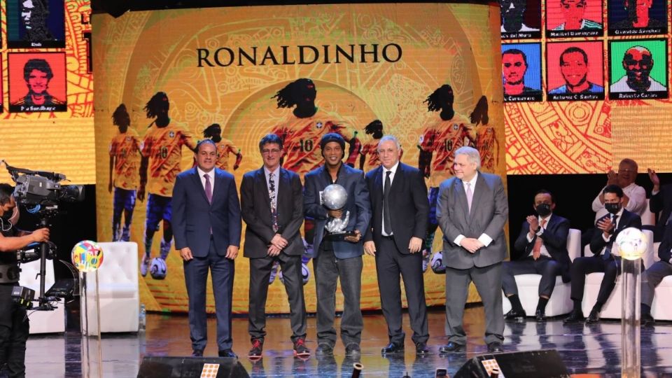 Ronaldinho fue la figura que acaparó los reflectores en Pachuca