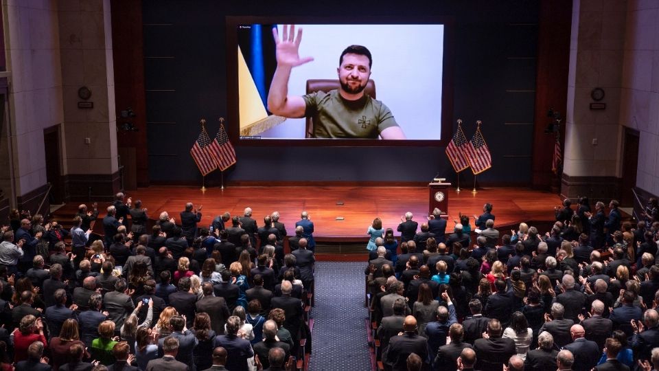 El presidente Zelenski fue ovacionado durante su discurso ante el Congreso de EU