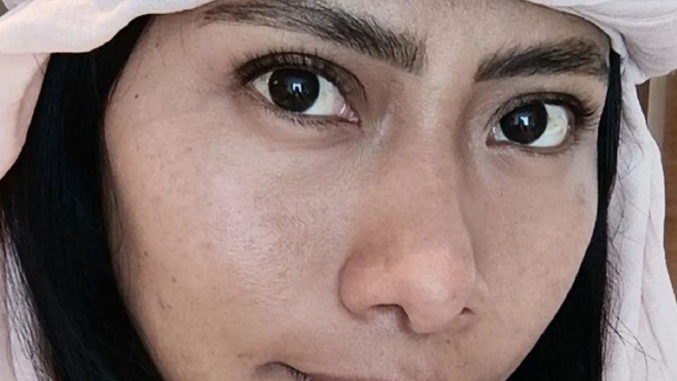 Yalitza usó un turbante en su viaje a Dubái