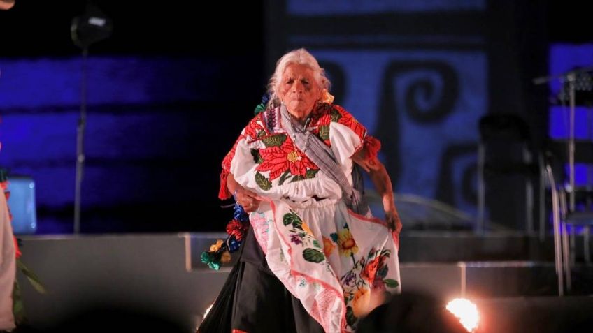 Paula Cázarez, la abuelita de 101 años que enamoró con su danza en la K'uinchekua de Michoacán