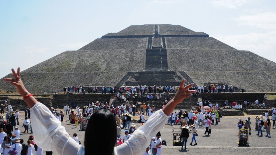 Aunque no permitieron subir a la Pirámide del Sol, se llevaron a cabo rituales en Teotihuacán