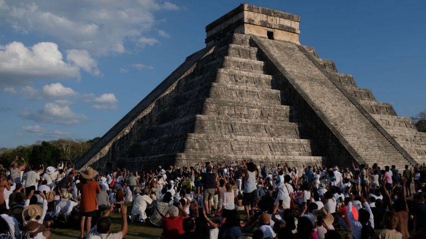 Turistas atestiguan el descenso de Kukulcán en Chichén Itzá