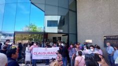 Trabajadores de la salud en Colima clausuran hospital simbólicamente