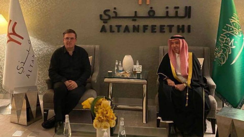 'Llegamos a Riyadh, capital de Arabia Saudita. Inicia visita en reciprocidad a la de mi homólogo a nuestro país en 2021', dijo el mandatario en su cuenta de Twitter.