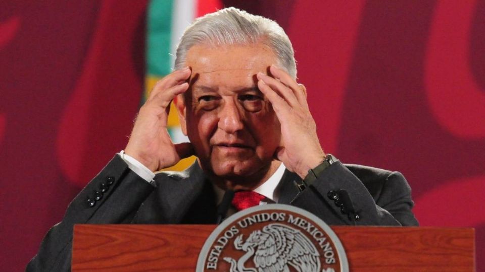 AMLO arremetió contra Rubén Albarrán y otros famosos por un video en contra del Tren Maya.