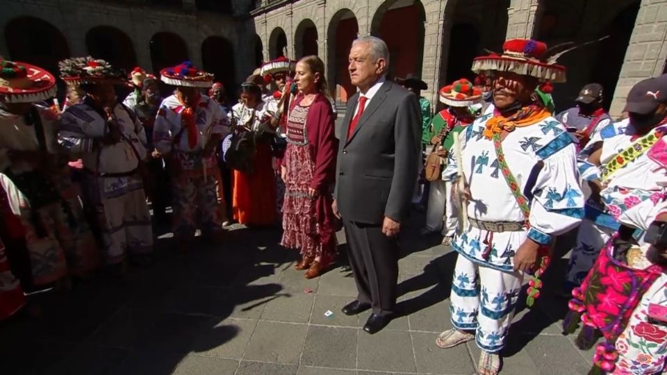 Los indígenas hicieron esta ceremonia en el jardín del Patio Central del Palacio Nacional.