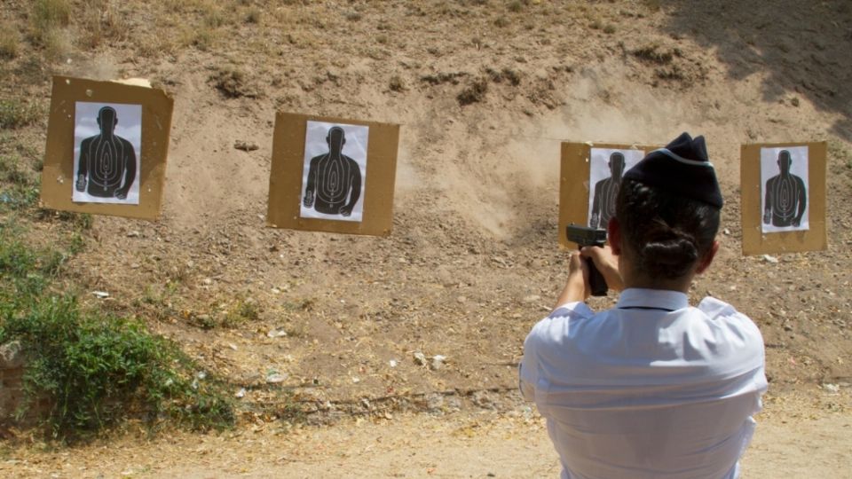 Mujeres policía para manejar situaciones de violencia familiar