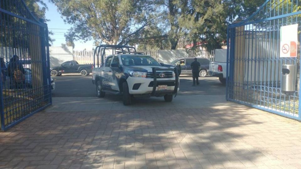 Alumnos de Universidad de Durango amenazan con arma de fuego a compañera