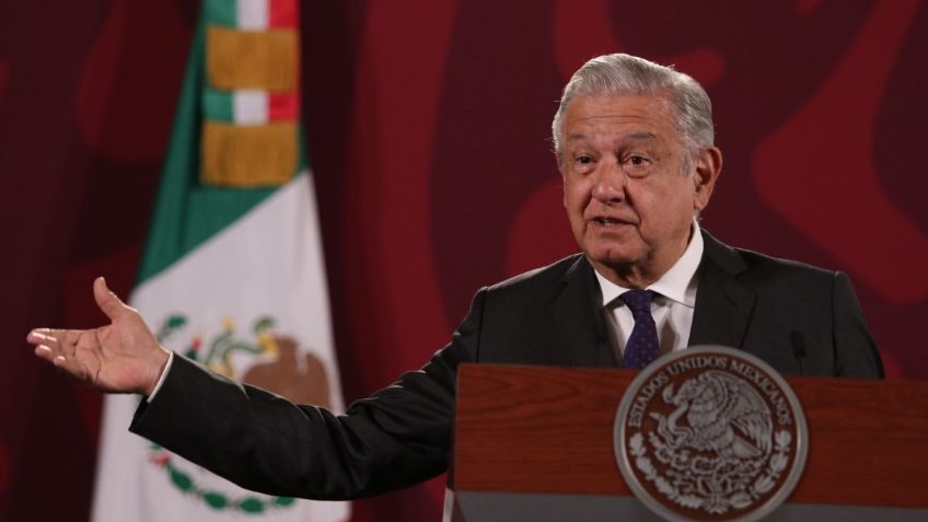 AMLO dice que respeta la opinión de Ken Salazar, pero pide no hacer cambios a la reforma eléctrica