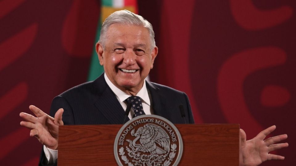 AMLO dijo que no subirá el precio de gasolinas, diésel y luz, como medida contra la inflación
