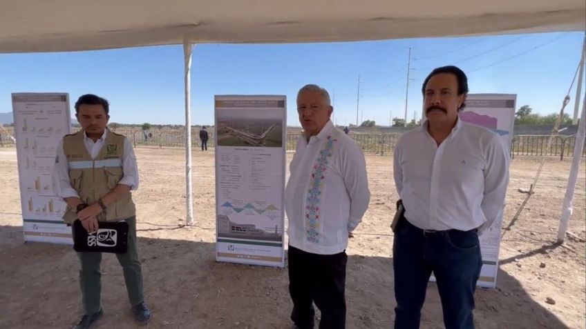 AMLO promete construcción de hospital del IMSS y parque industrial en terrero de refinería en Hidalgo