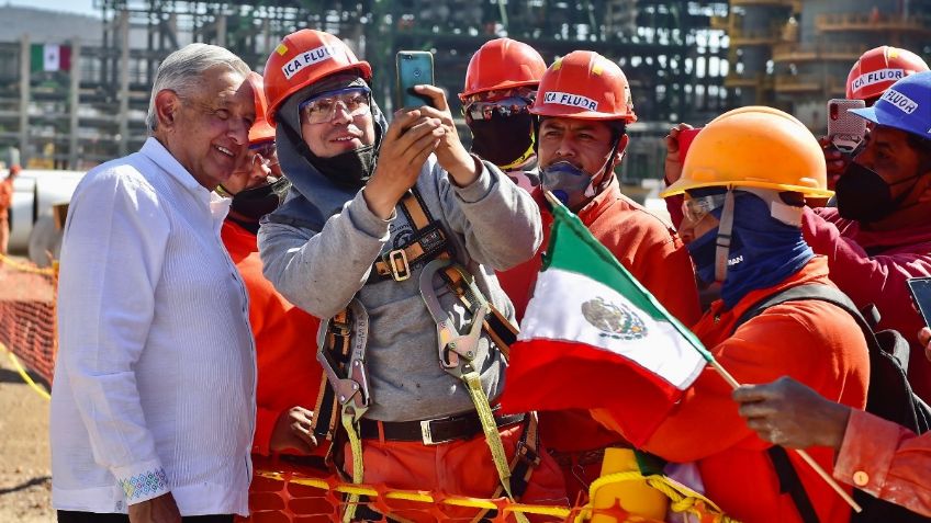 Producción de Pemex ultra baja azufre y sin combustóleo al final del sexenio: AMLO