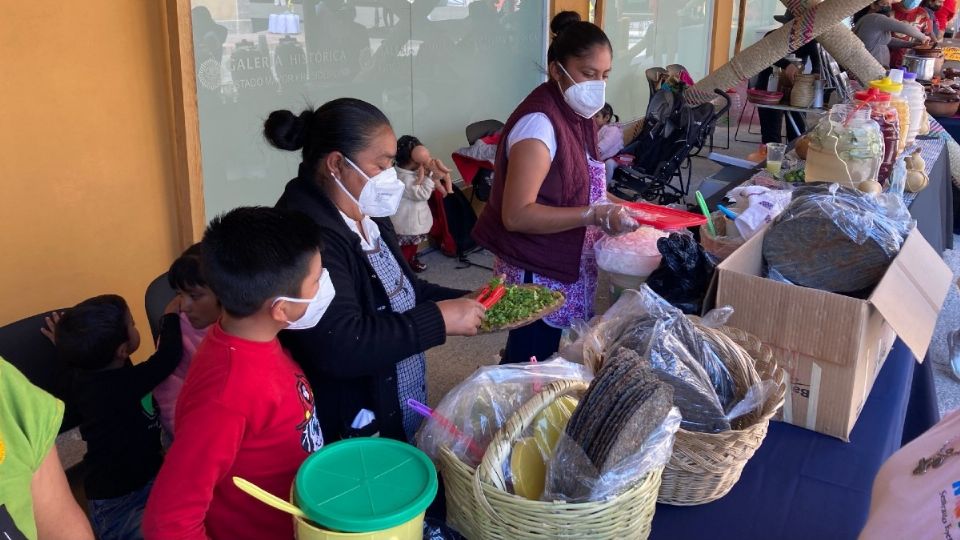 Silvia y Lupita Piña se hicieron virales al vender sus 'doraditas' durante la apertura del AIFA.