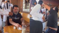 Molotov: Micky Huidobro da un pastelazo a meseros y lo critican en redes | VIDEO