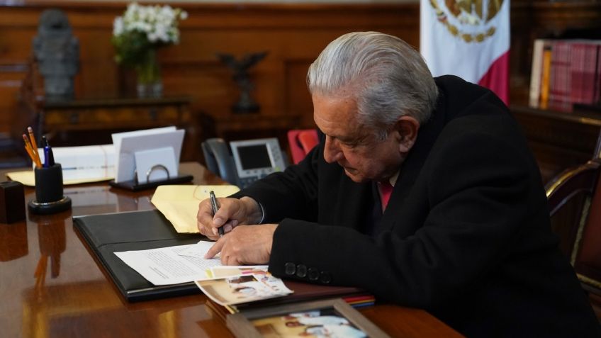 AMLO publica sentencia en su contra del TEPJF: "Si no lo hago arrestan a Jesús y a la pobre de Jessi"