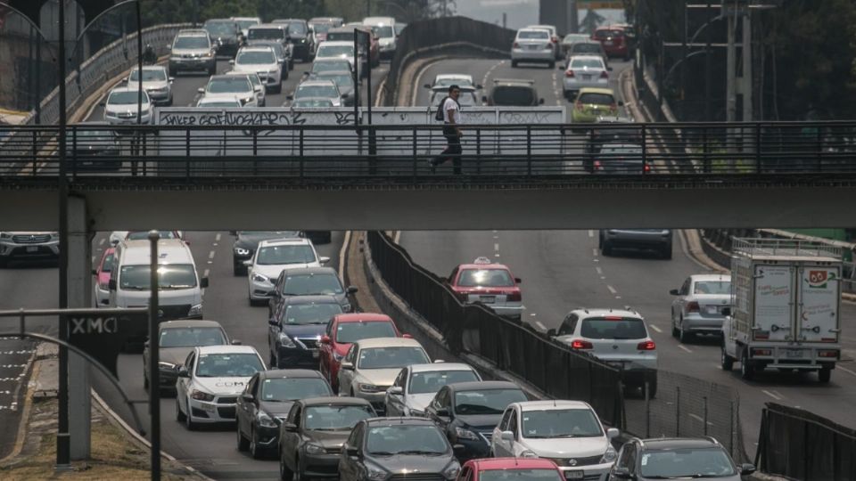 Imagen de automóviles en la Ciudad de México.