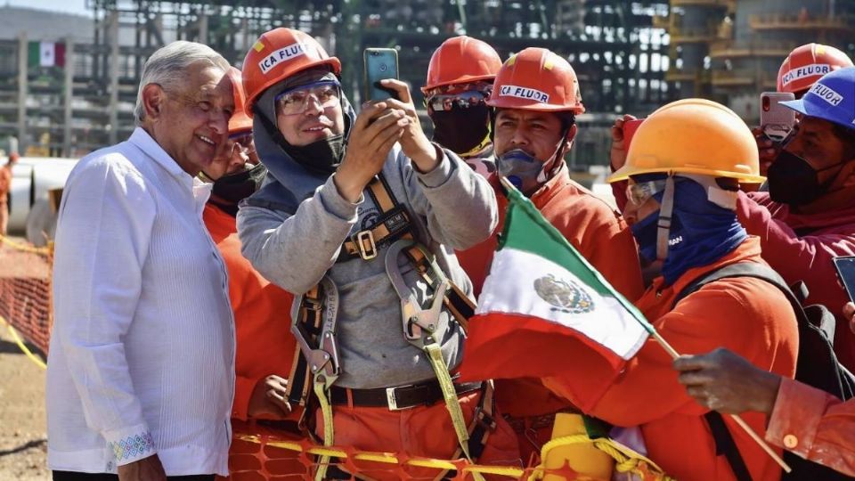 AMLO: buscamos ser autosuficientes en combustibles
