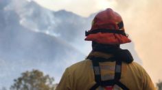 Combate a incendio de la Sierra de Santiago se complica por entrada de frente frío y rachas de viento de 70 km/h