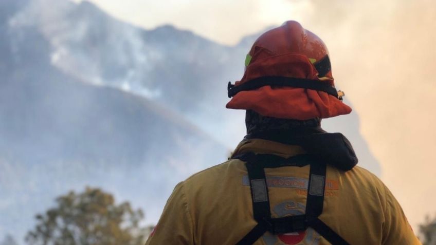 Combate a incendio de la Sierra de Santiago se complica por entrada de frente frío y rachas de viento de 70 km/h