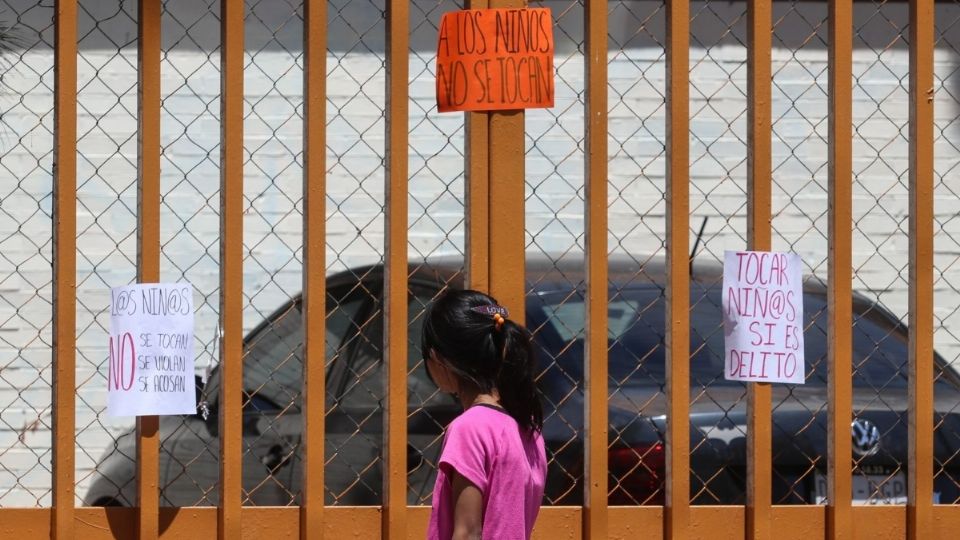 El maestro señalado por los padres de familia ya fue detenido por las autoridades.