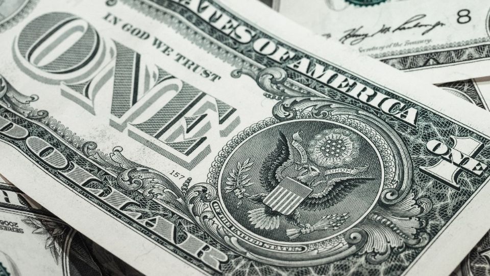 El dólar se fortalece en un 0.58 por ciento