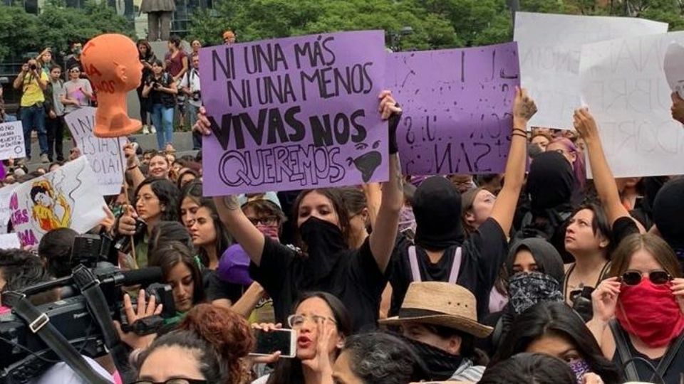 Los colectivos feministas anunciaron que saldrán del Ángel de la Independencia al Zócalo de la CDMX.